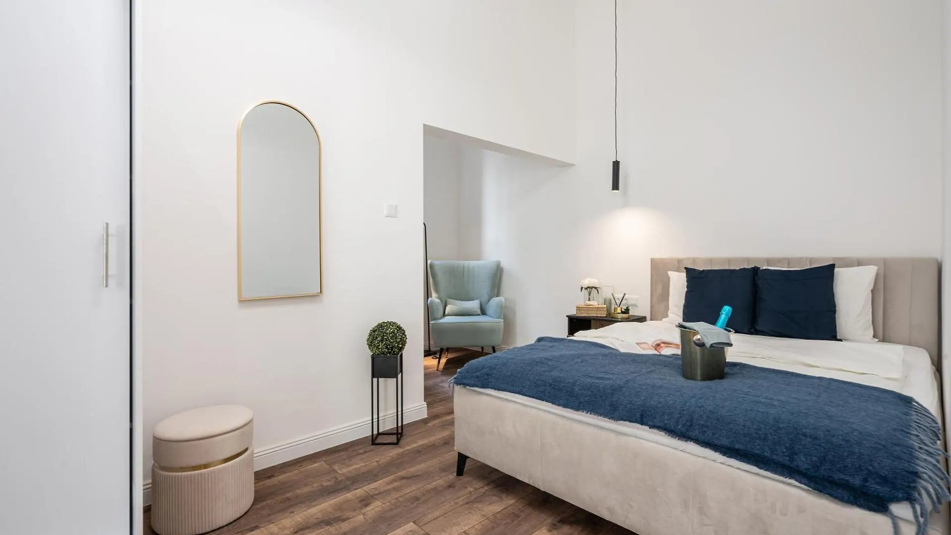 Blue Velvet Luxury Apartment Budapest