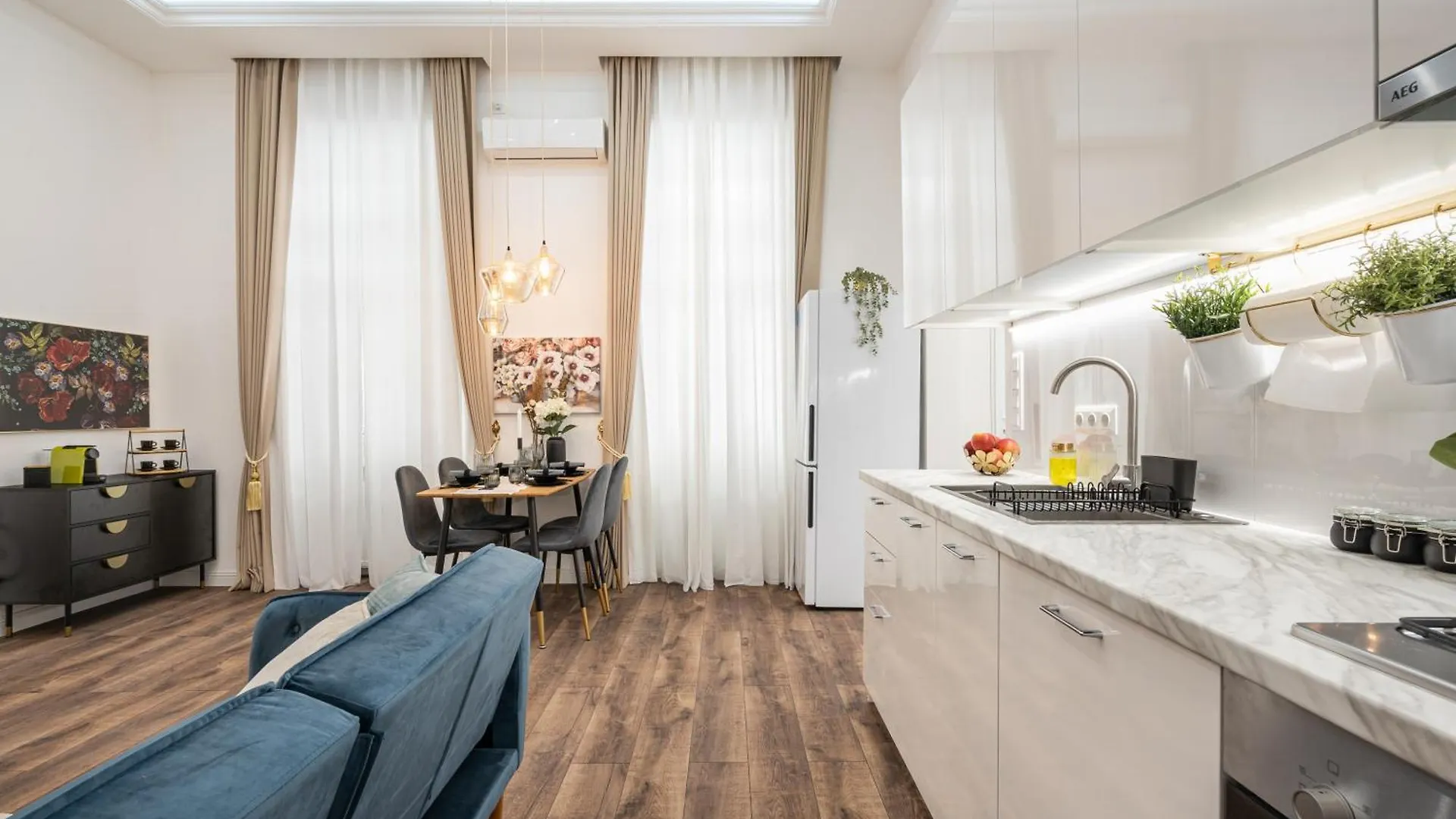 Blue Velvet Luxury Apartment Budapest Hungary